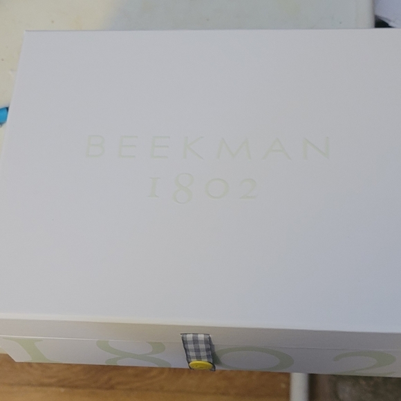PRETTY SNAP CLOSURE HINGED BOX- BEEKMAN 1802 - Picture 2 of 3